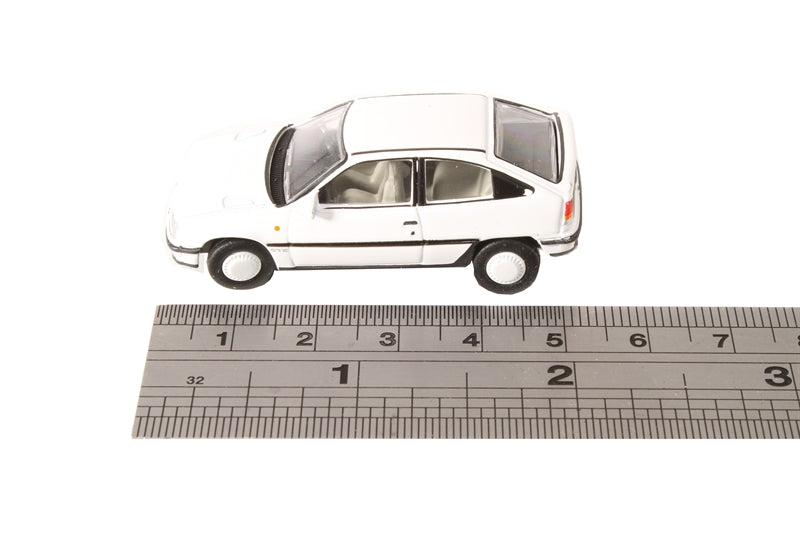 76VX001 - Vauxhall Astra MkII White