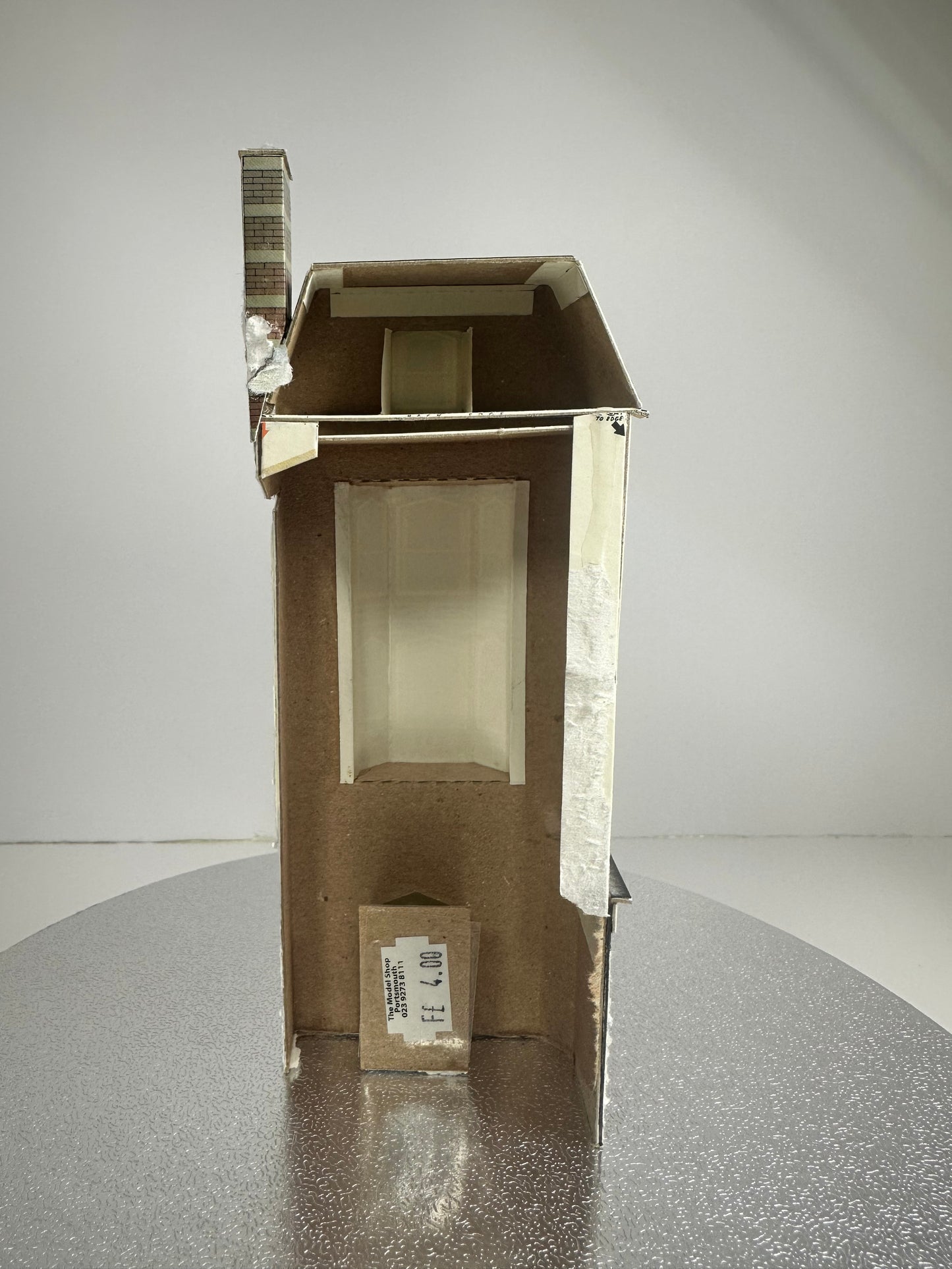 SH2027 - Shop Front, Low Relief (1:76)