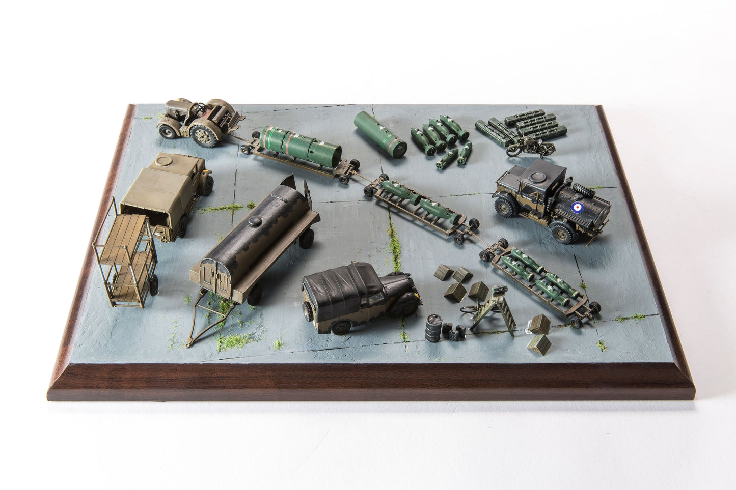 Airfix WWII RAF Bomber - Re-Supply Set 1:72 Scale, A05330