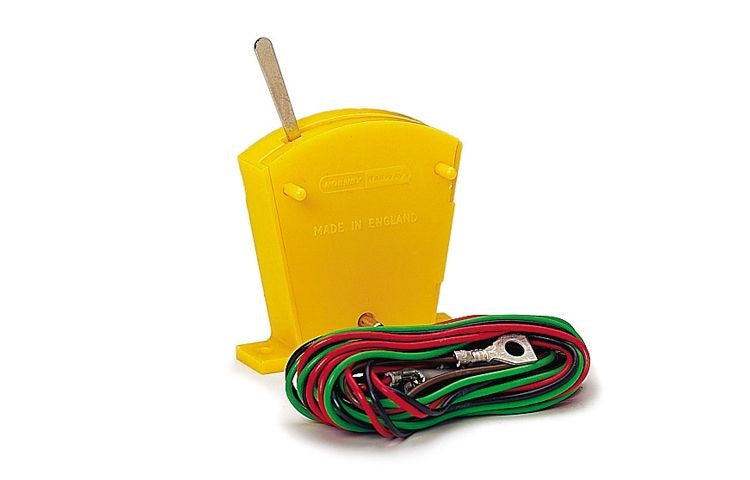 R046 - Two Way Lever Switch On/Off 'Yellow'