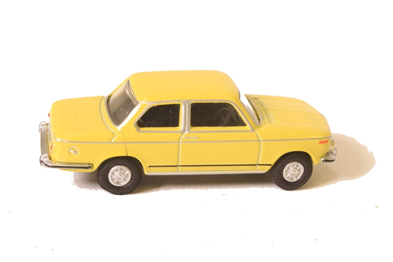 76BM02002 - BMW 2002 Golf Yellow