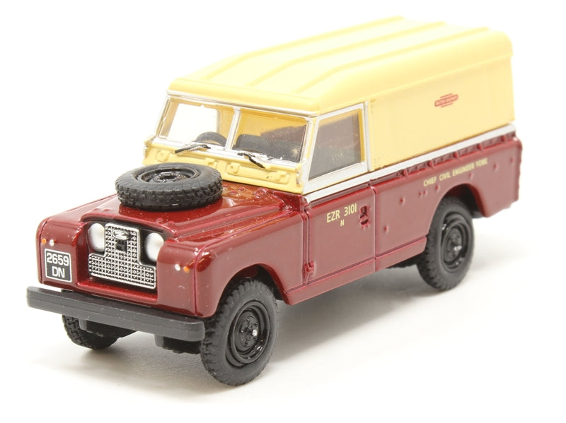 76LAN2014 - Land Rover Series II Hard Back British Railways