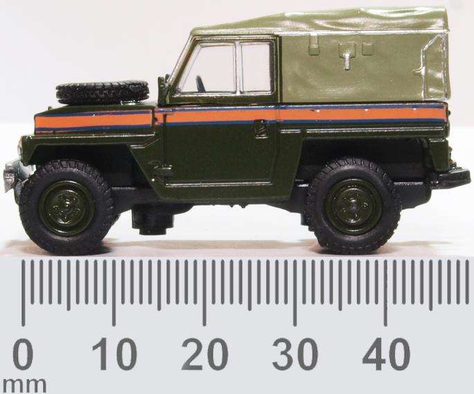 76LRL007 - Land Rover Lightweight Canvas 'RAF Police'