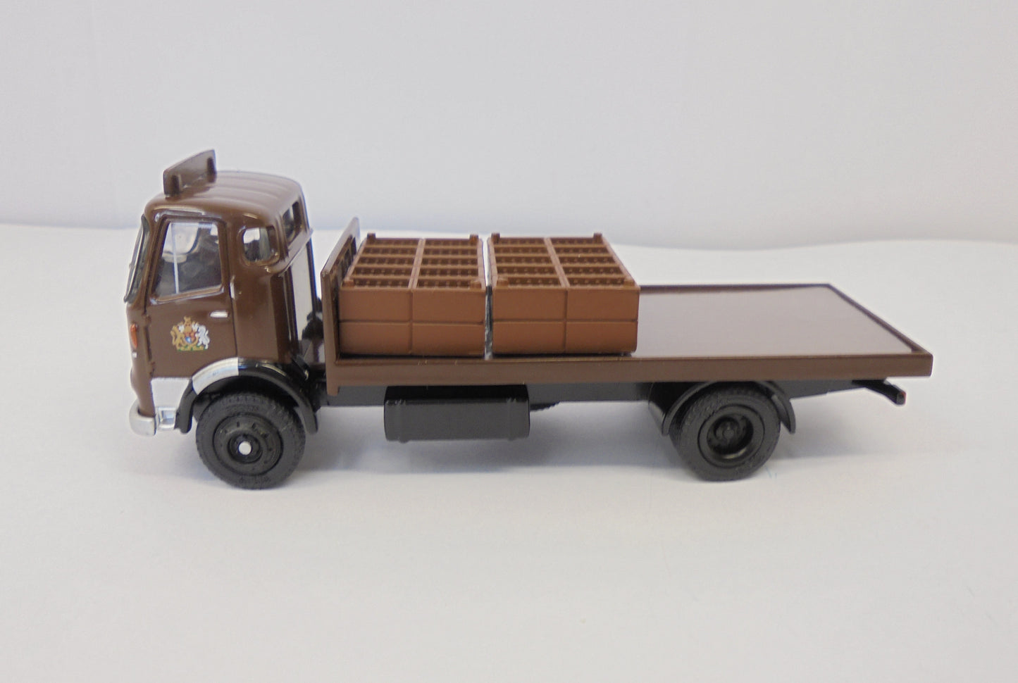 34802 AEC Mk.V Mandator Flatbed "Whitbread"
