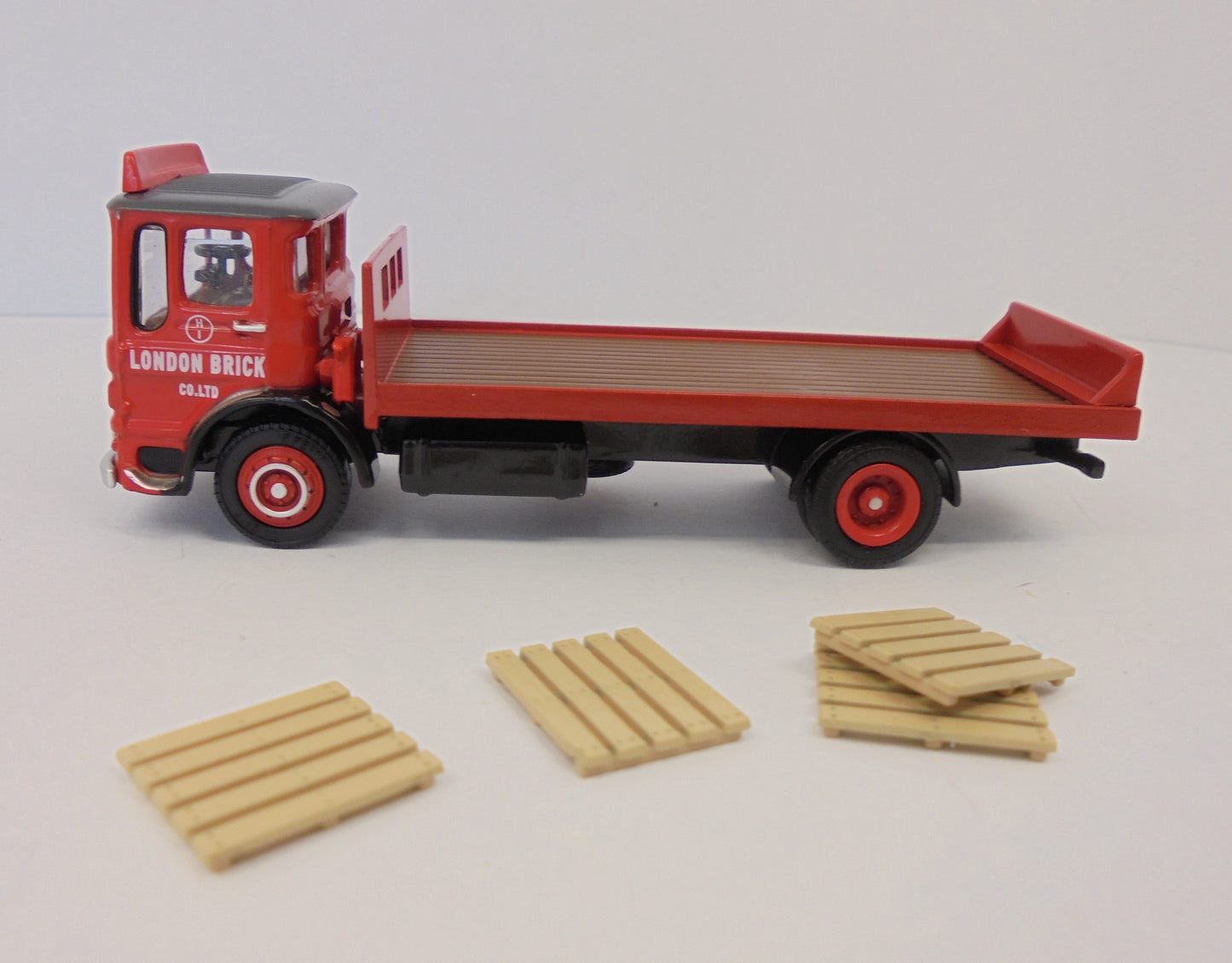 37602 ACE Ergo 2 Axle Flatbed "london Brick Co