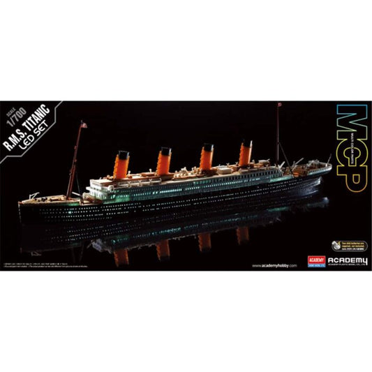 14220 - R.M.S. Titanic with L.E.D.s 1:700