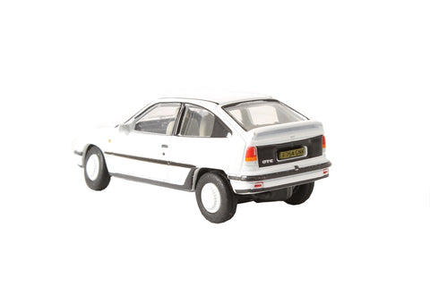 76VX001 - Vauxhall Astra MkII White