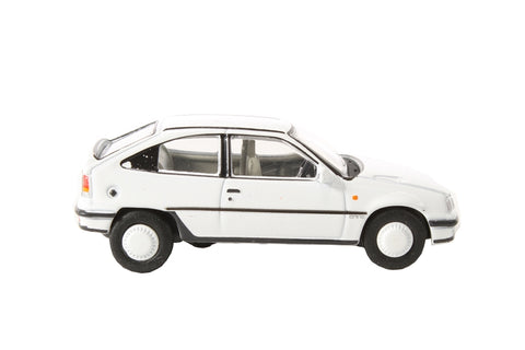 76VX001 - Vauxhall Astra MkII White