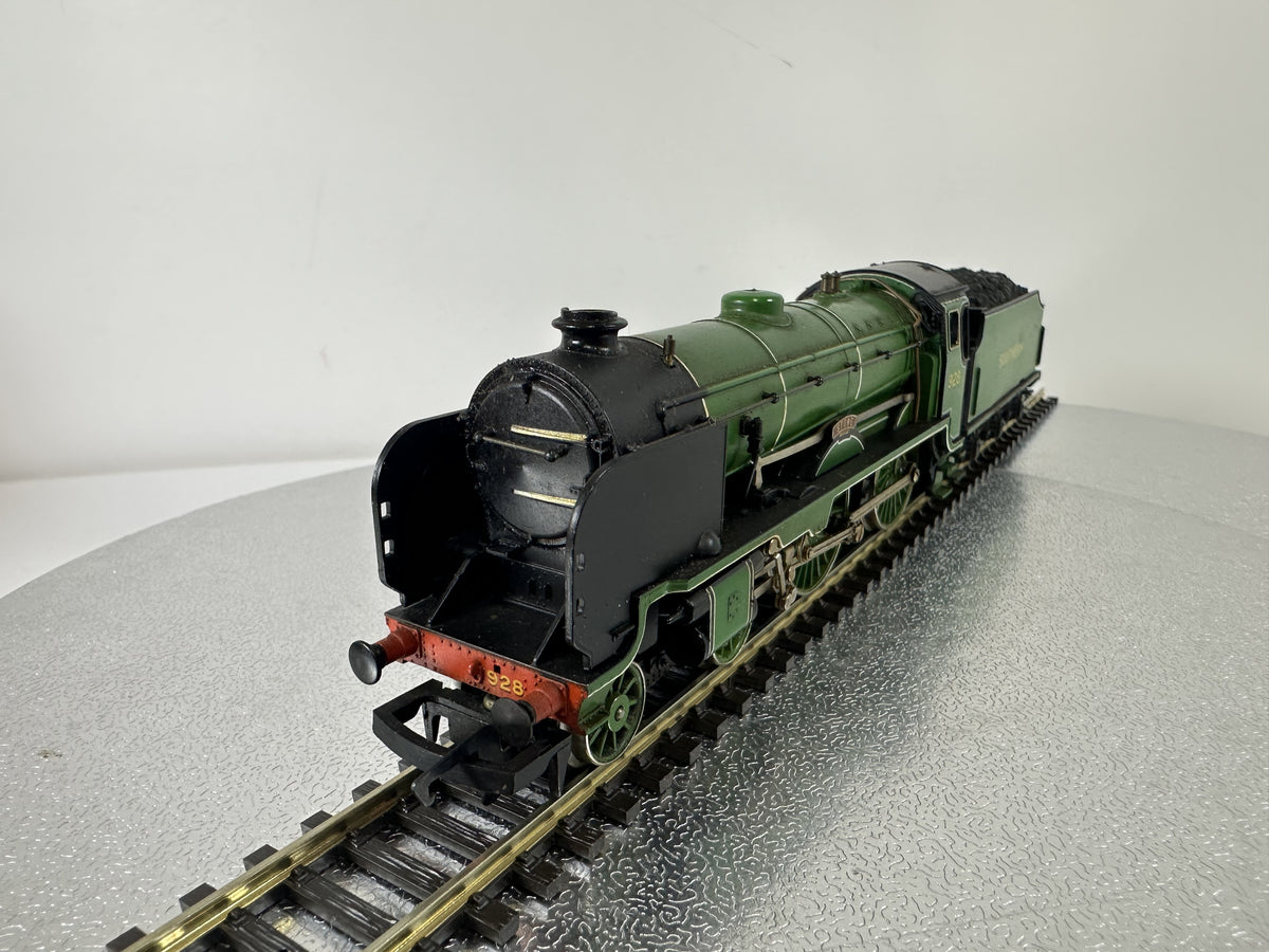 Hornby R.380 'Stowe' SR School Class V Loco '928' Steam Loco (OO)