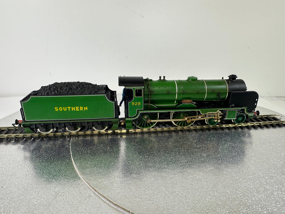 Hornby R.380 'Stowe' SR School Class V Loco '928' Steam Loco (OO)