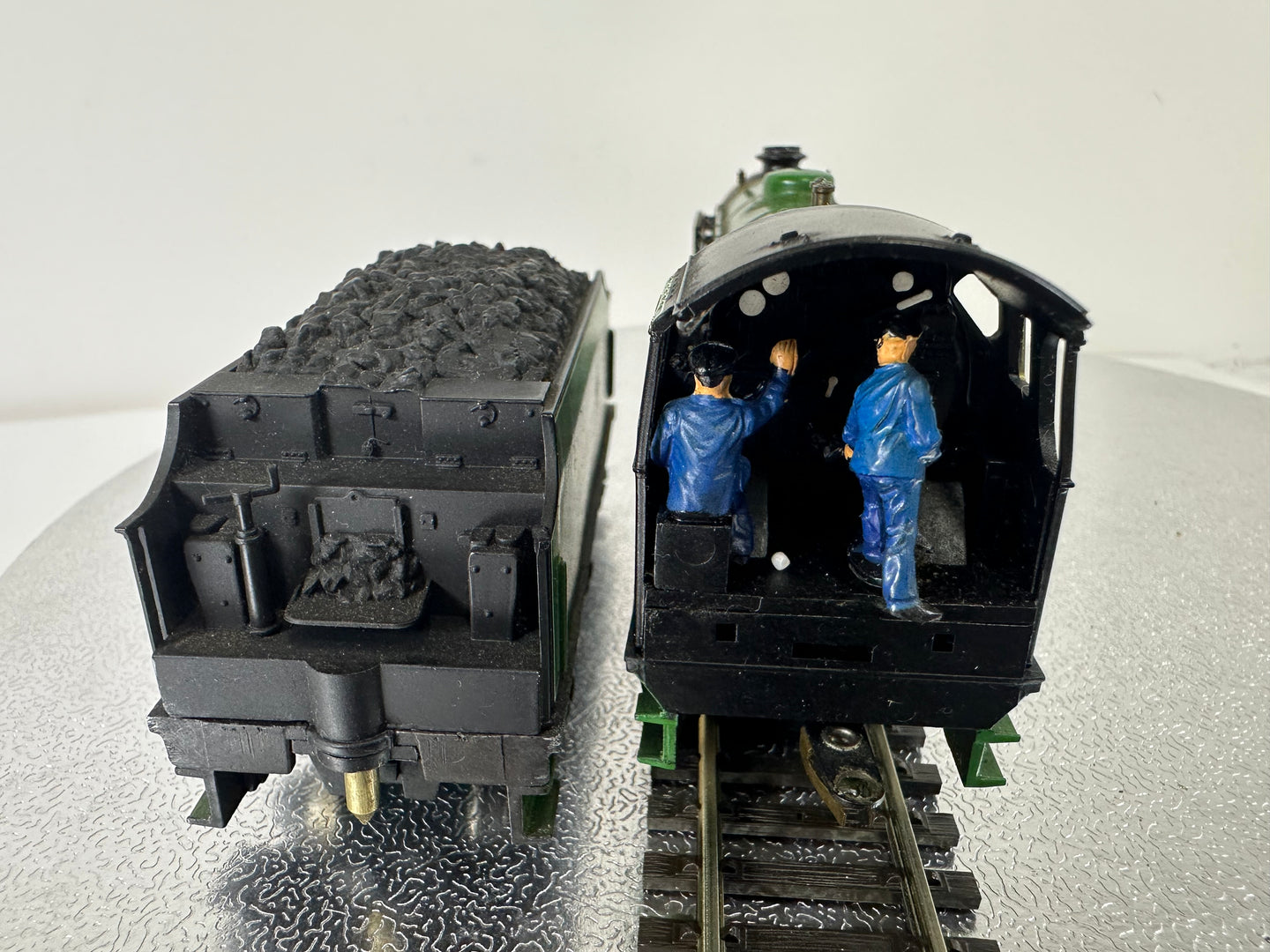 Hornby R.380 'Stowe' SR School Class V Loco '928' Steam Loco (OO)