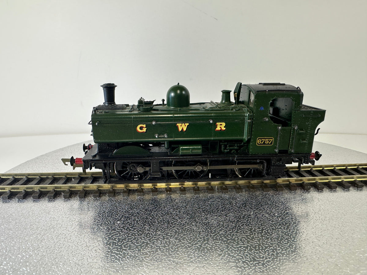Bachmann 32-208 Class 8750 Pannier Tank '6757' Steam Loco (OO)