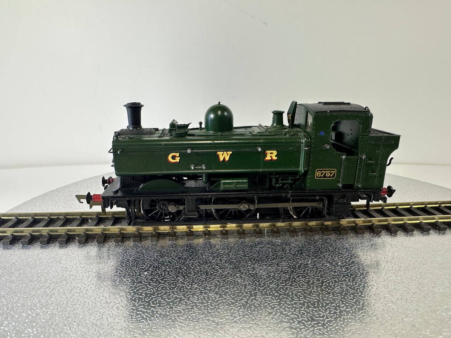 Bachmann 32-208 Class 8750 Pannier Tank '6757' Steam Loco (OO)
