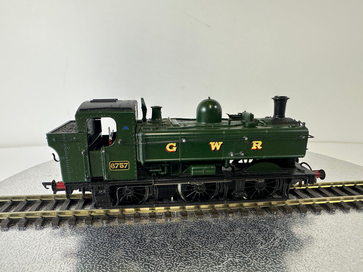Bachmann 32-208 Class 8750 Pannier Tank '6757' Steam Loco (OO)