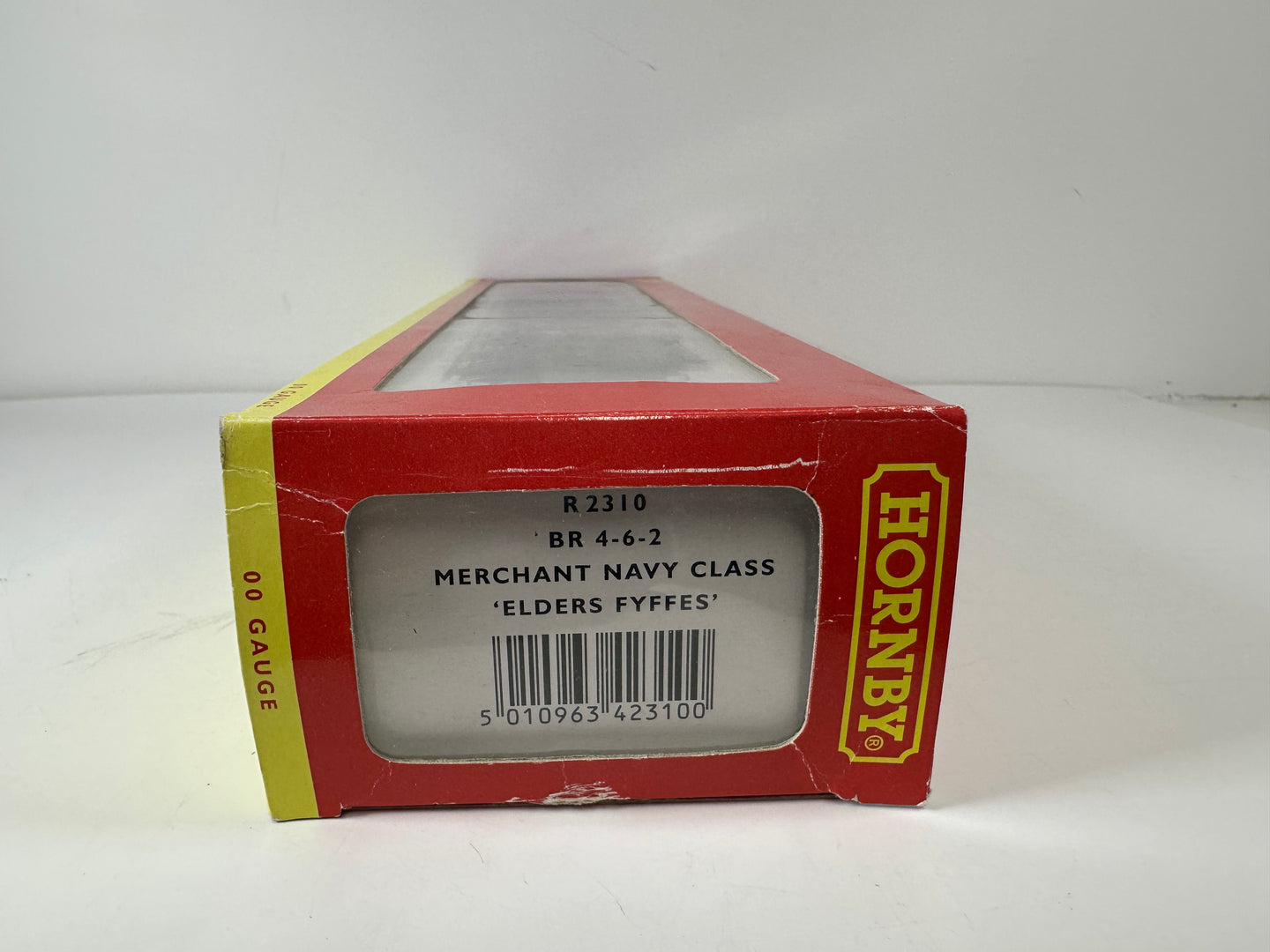 Hornby R2310 BR 4-6-2 Merchant Navy Class 'Elders Fyffes' '35016' Steam Loco (OO)