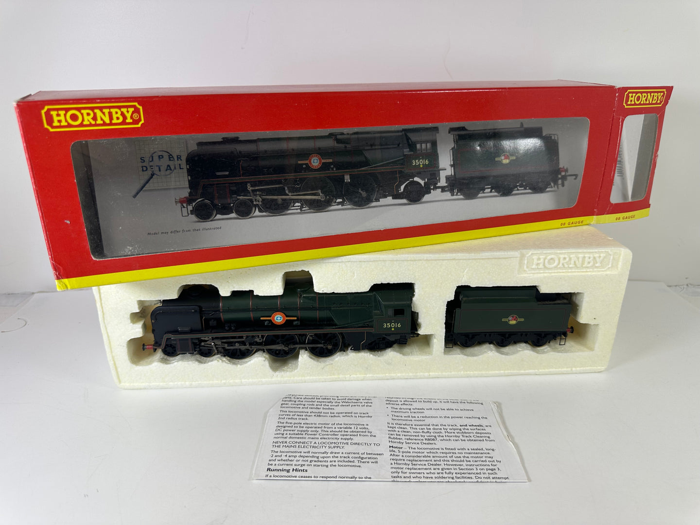 Hornby R2310 BR 4-6-2 Merchant Navy Class 'Elders Fyffes' '35016' Steam Loco (OO)