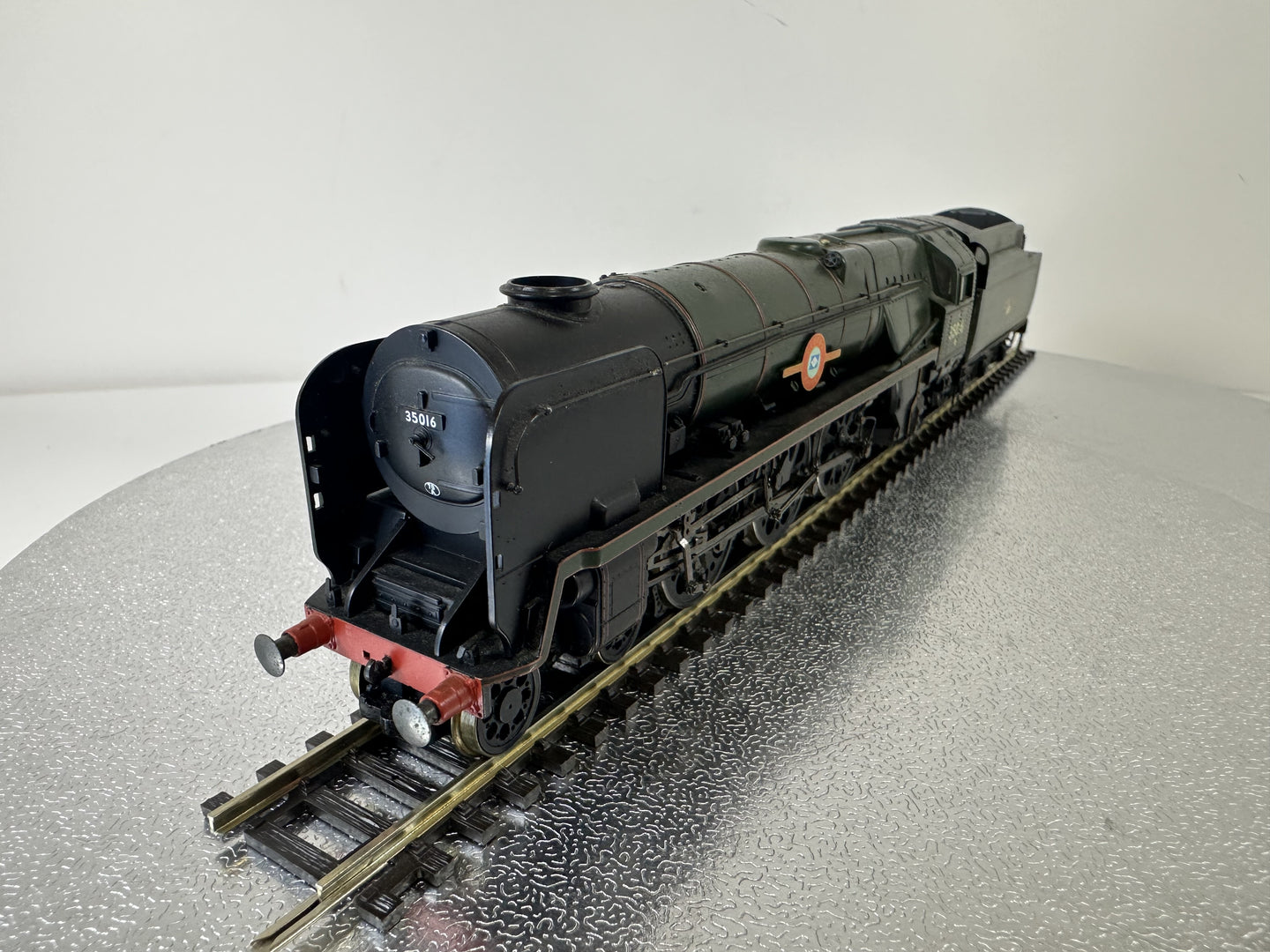 Hornby R2310 BR 4-6-2 Merchant Navy Class 'Elders Fyffes' '35016' Steam Loco (OO)