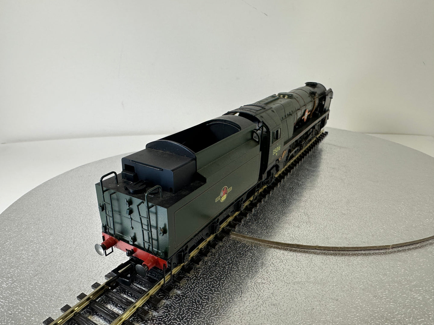 Hornby R2310 BR 4-6-2 Merchant Navy Class 'Elders Fyffes' '35016' Steam Loco (OO)