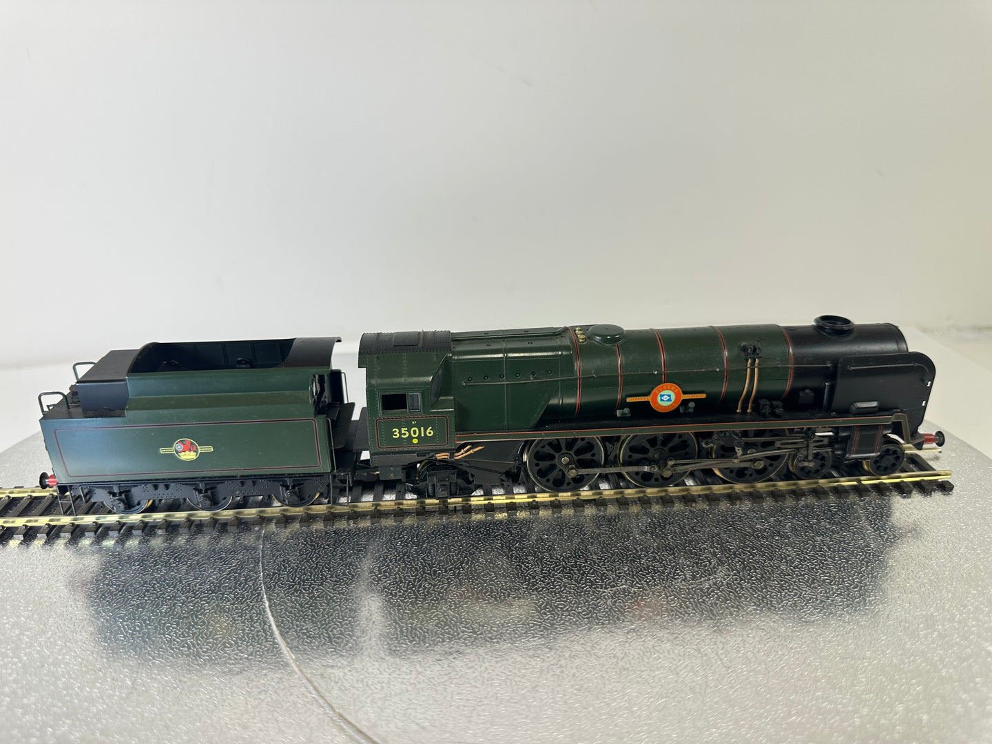 Hornby R2310 BR 4-6-2 Merchant Navy Class 'Elders Fyffes' '35016' Steam Loco (OO)