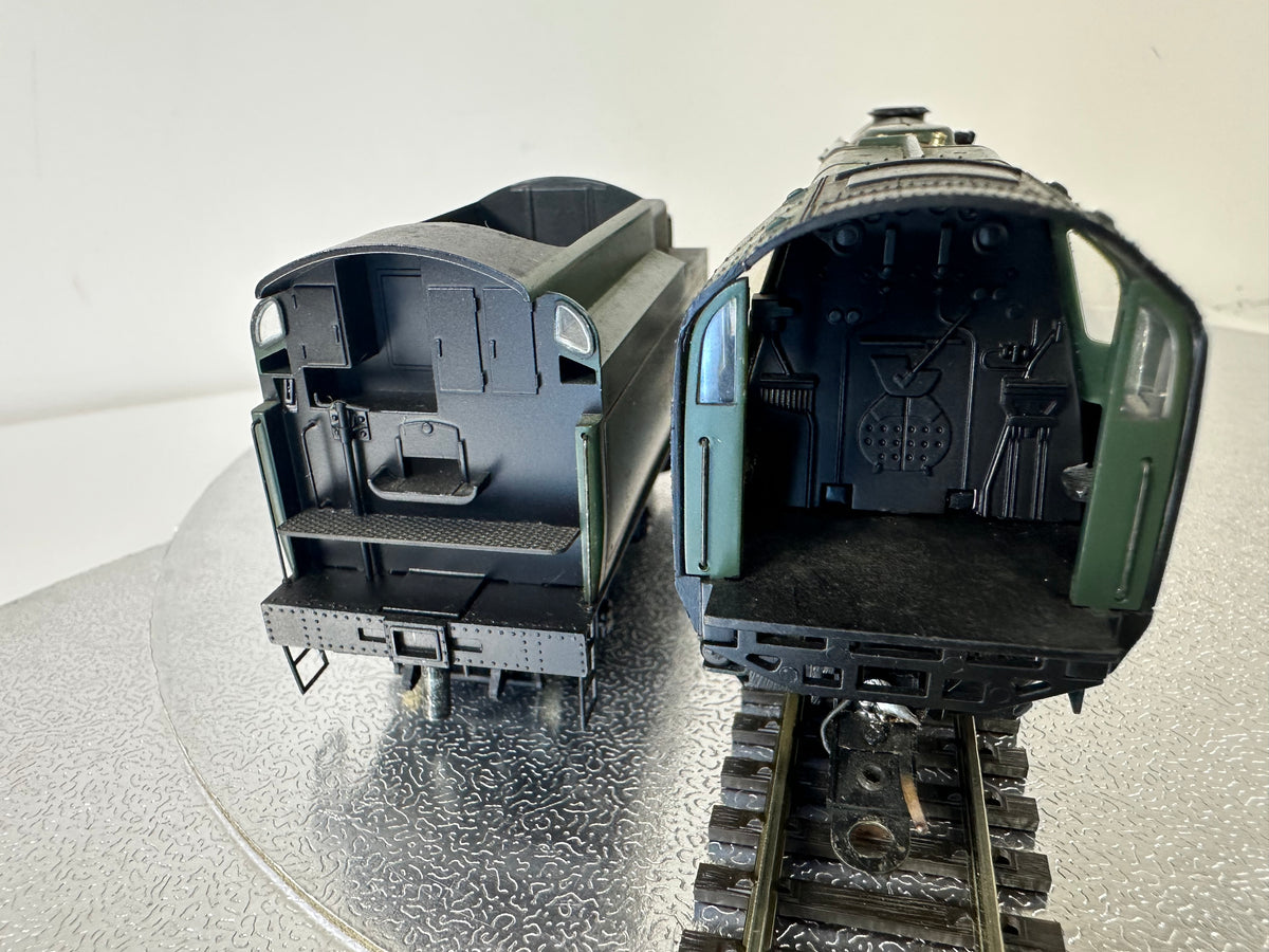 Hornby R2310 BR 4-6-2 Merchant Navy Class 'Elders Fyffes' '35016' Steam Loco (OO)