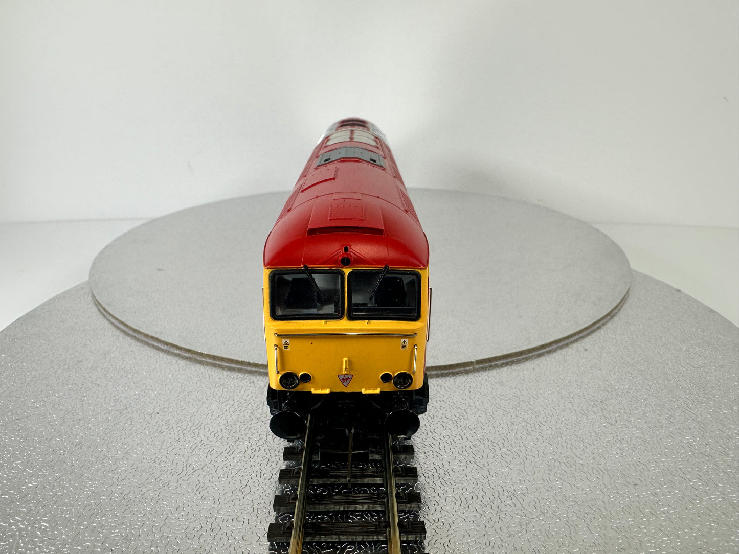 Heljan Class 57 '57310' Virgin (OO) SHL2078