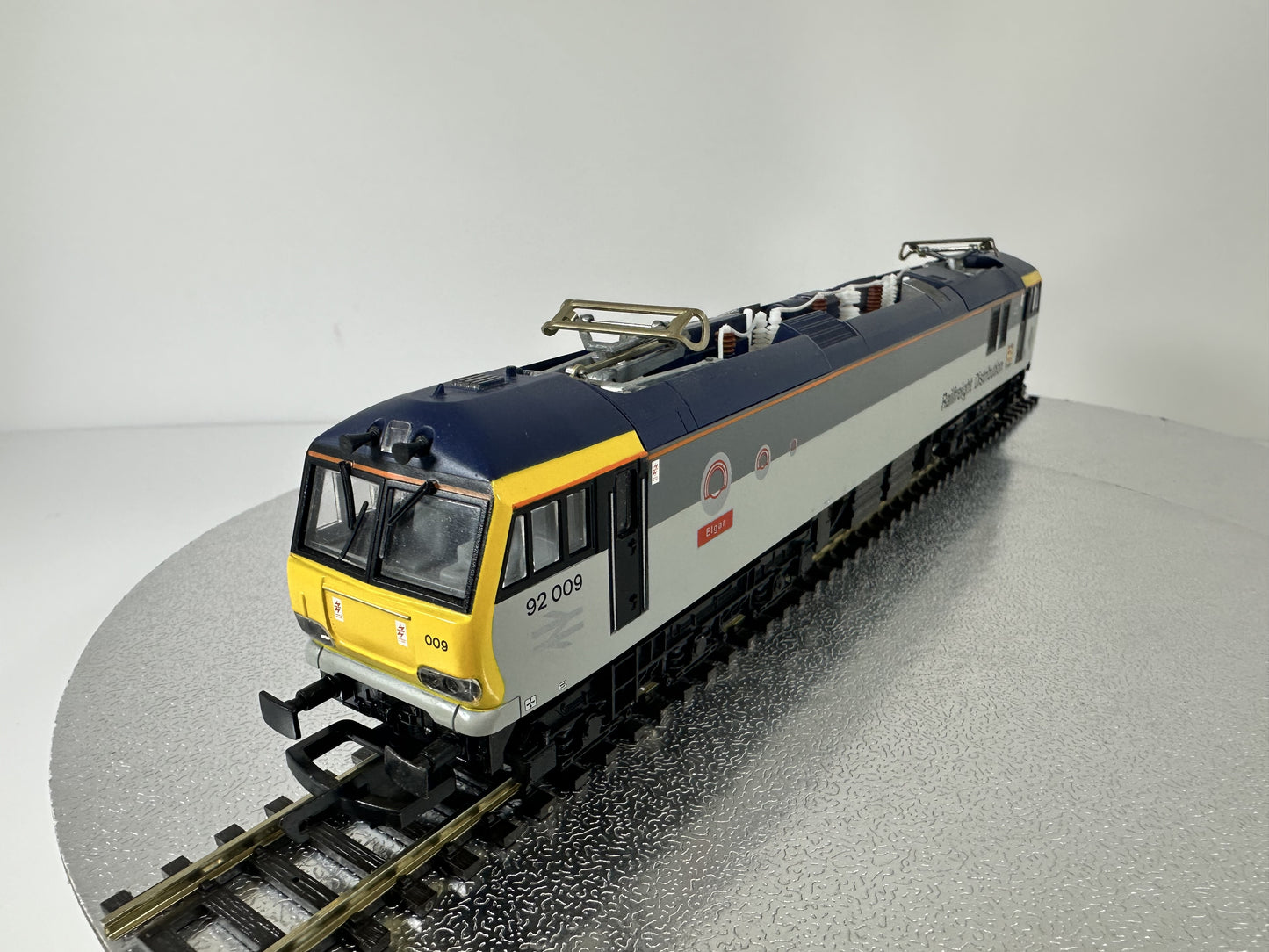 Hornby Class 92 '92009' Railfreight Distribution "Elgar" (OO) SHL2079