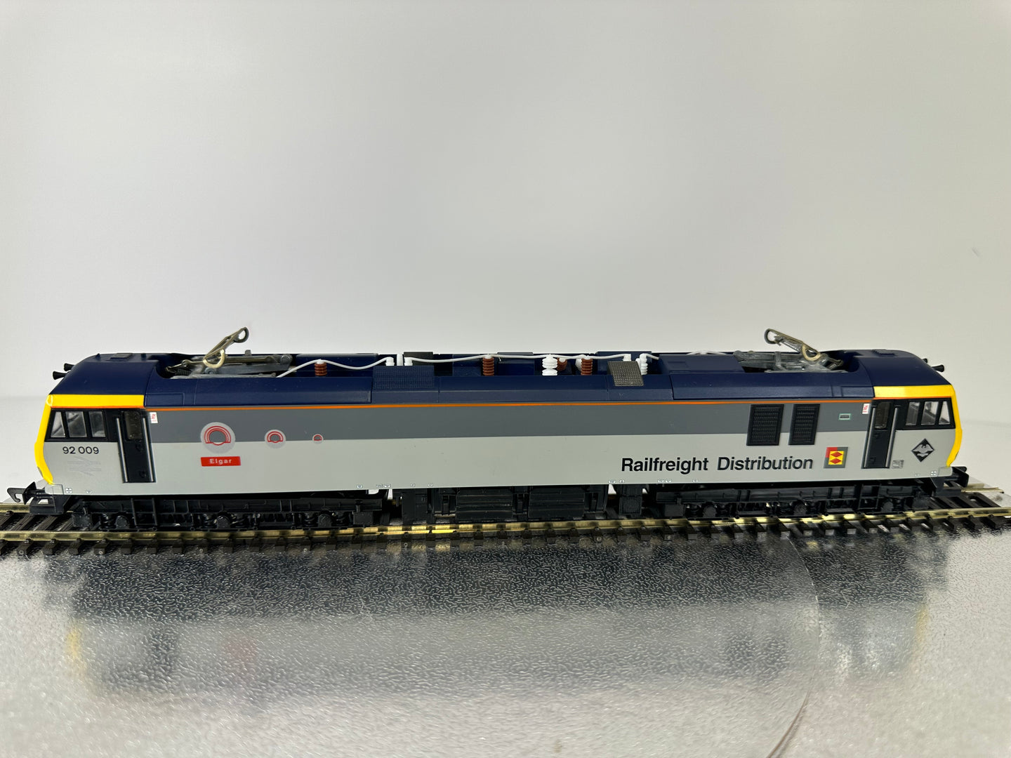 Hornby Class 92 '92009' Railfreight Distribution "Elgar" (OO) SHL2079