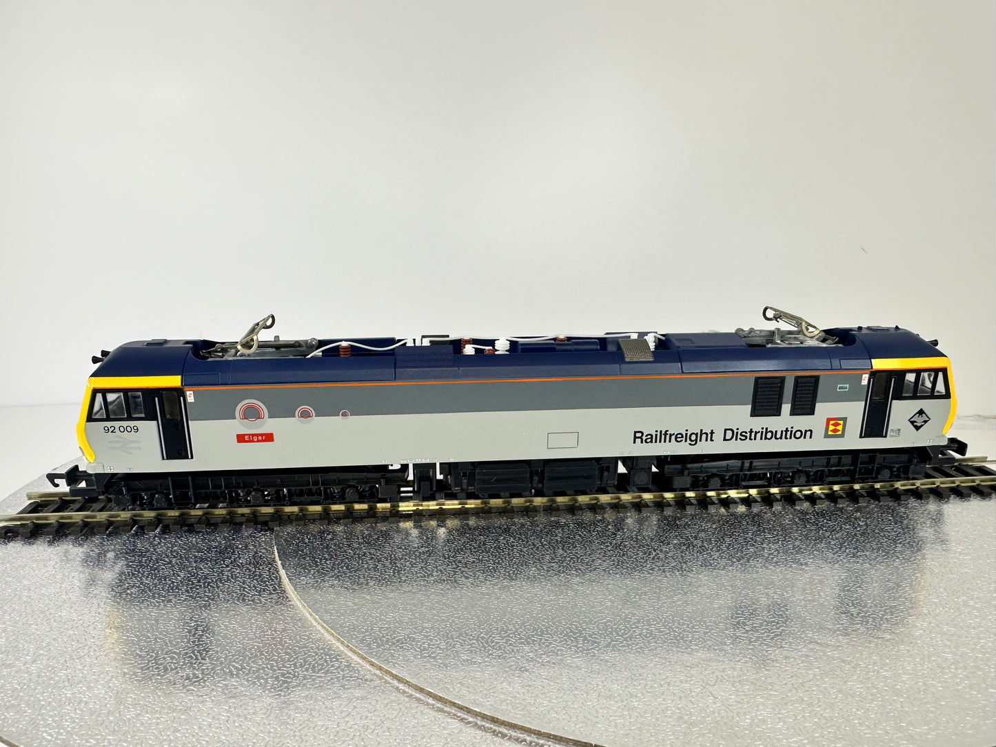 Hornby Class 92 '92009' Railfreight Distribution "Elgar" (OO) SHL2079