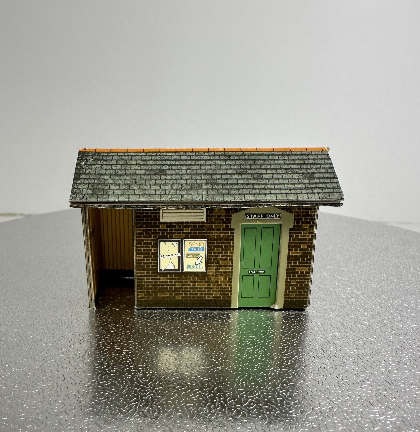 SH2043 - Men's Toilet & Staff Only Room (1:76)