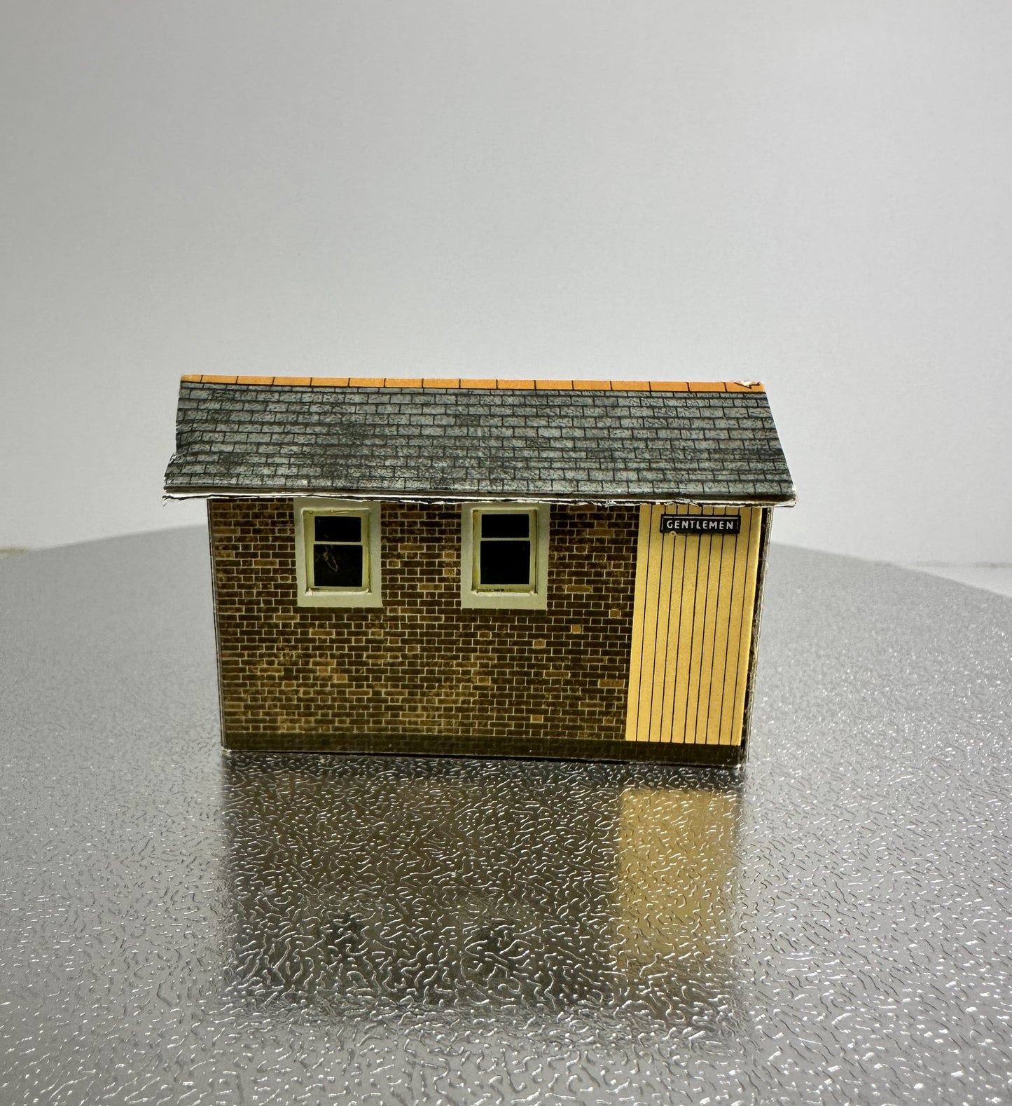 SH2043 - Men's Toilet & Staff Only Room (1:76)