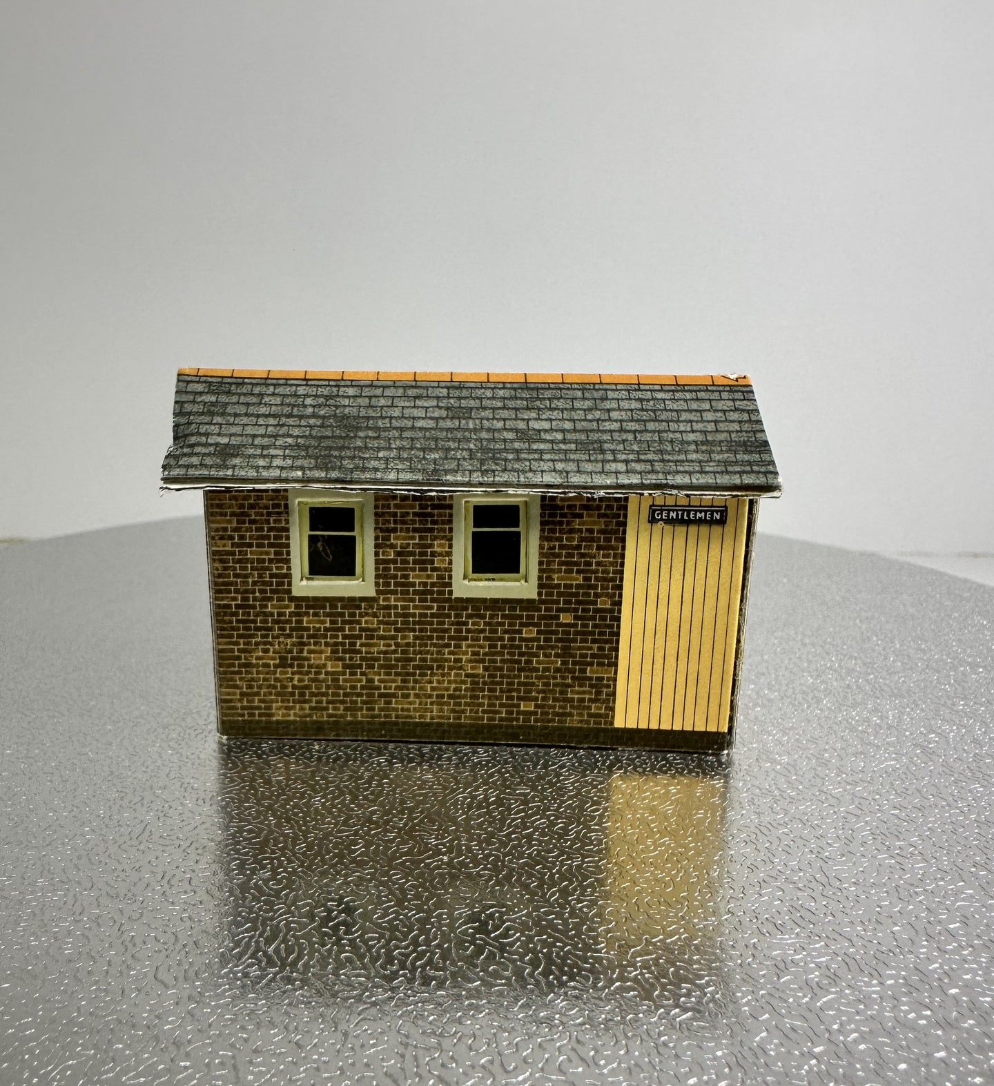 SH2043 - Men's Toilet & Staff Only Room (1:76)