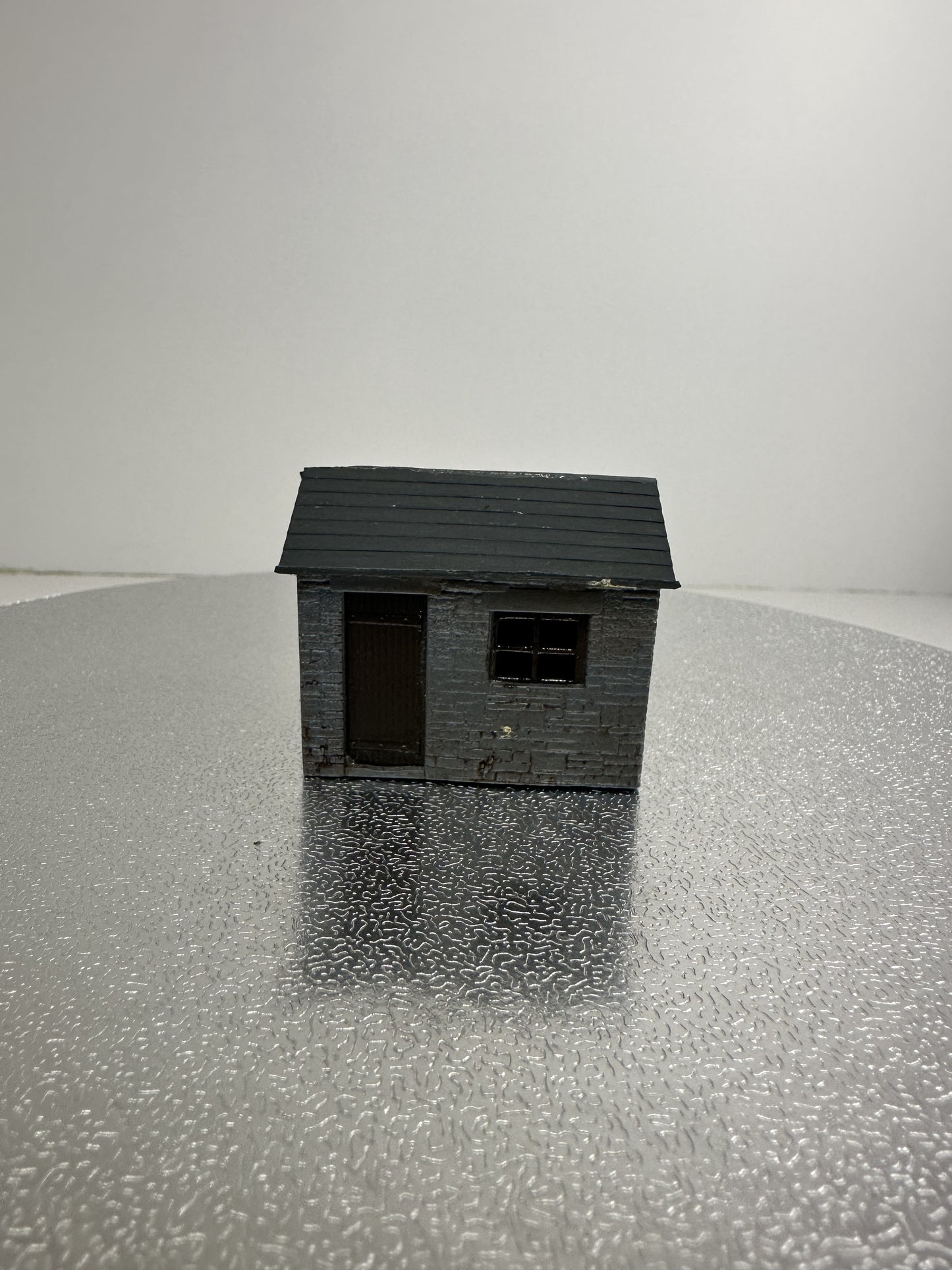 SH2042 - Grey Shed, Weathered (1:76)