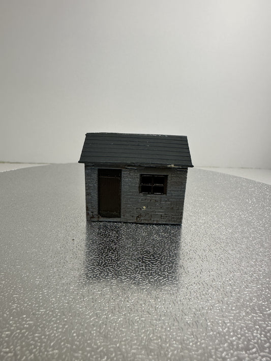 SH2042 - Grey Shed, Weathered (1:76)