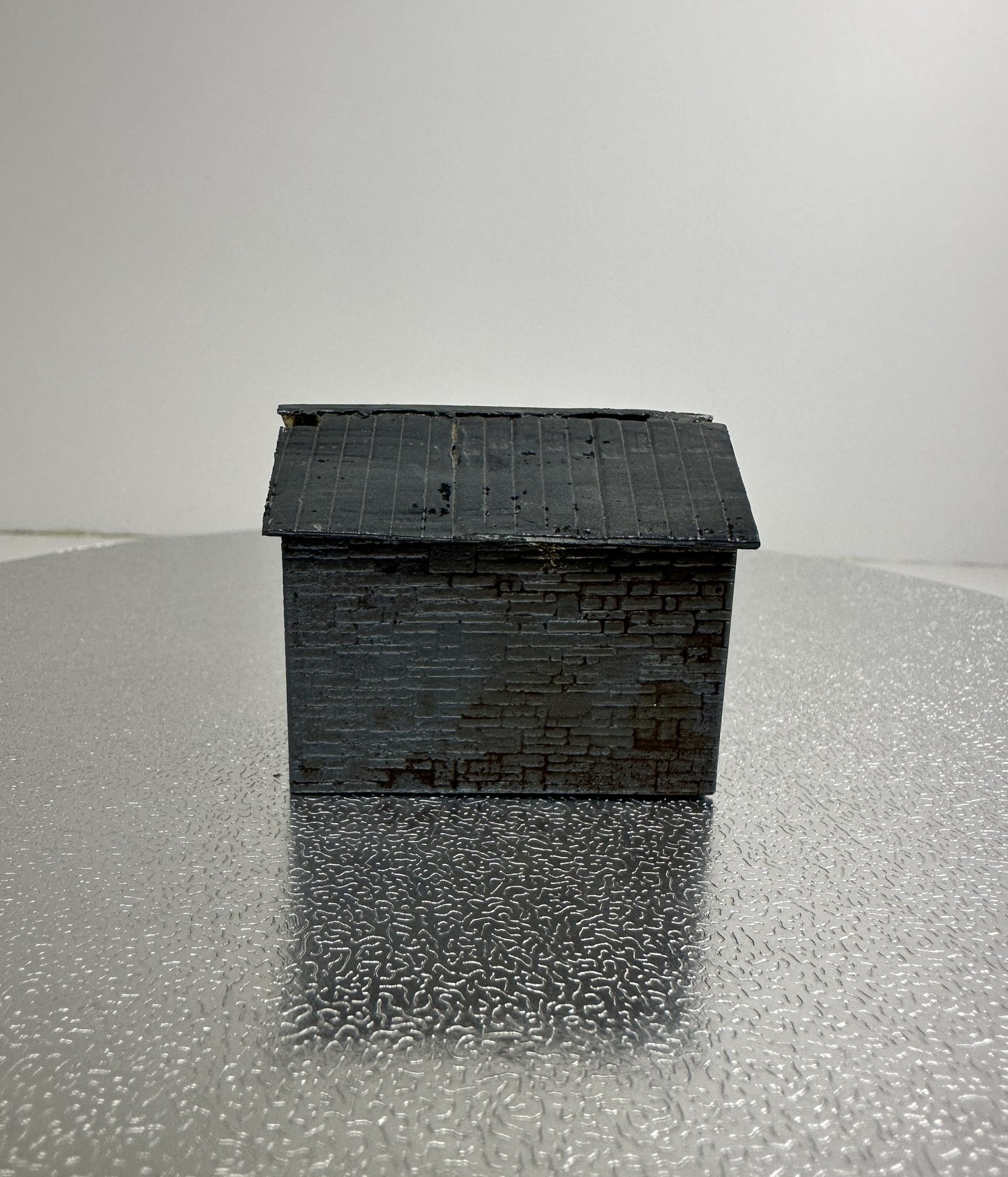 SH2042 - Grey Shed, Weathered (1:76)