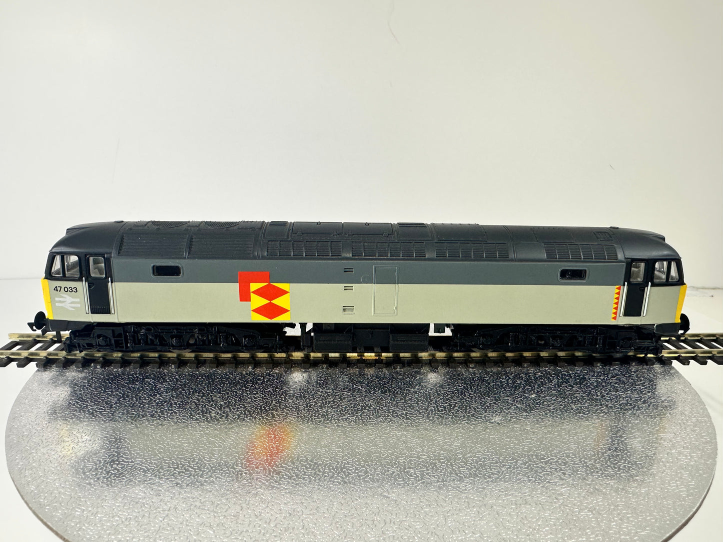 Hornby R3393 BR Class 47 '47033' Diesel Loco DCC Fitted (OO)