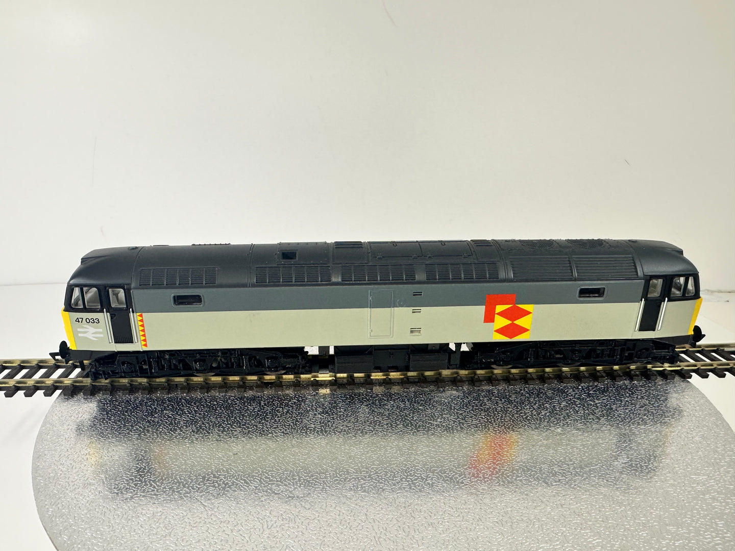 Hornby R3393 BR Class 47 '47033' Diesel Loco DCC Fitted (OO)