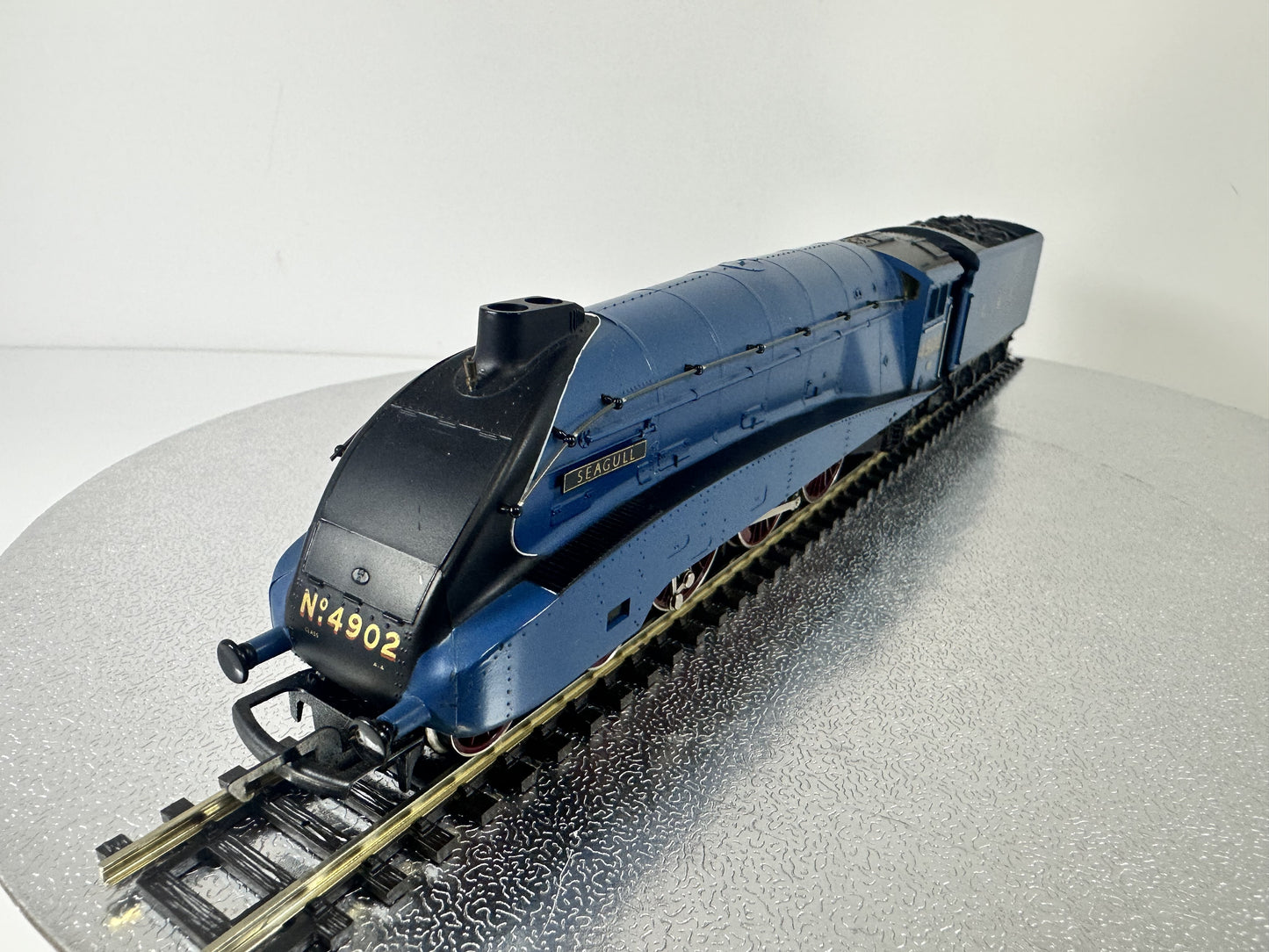 Hornby R372 'Seagull' Class A4 '4902' LNER (OO)