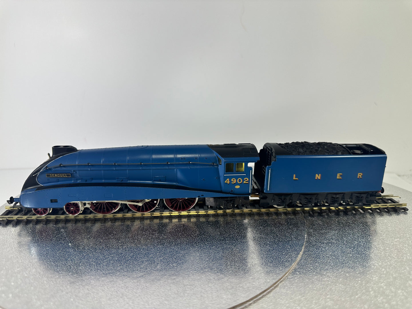 Hornby R372 'Seagull' Class A4 '4902' LNER (OO)