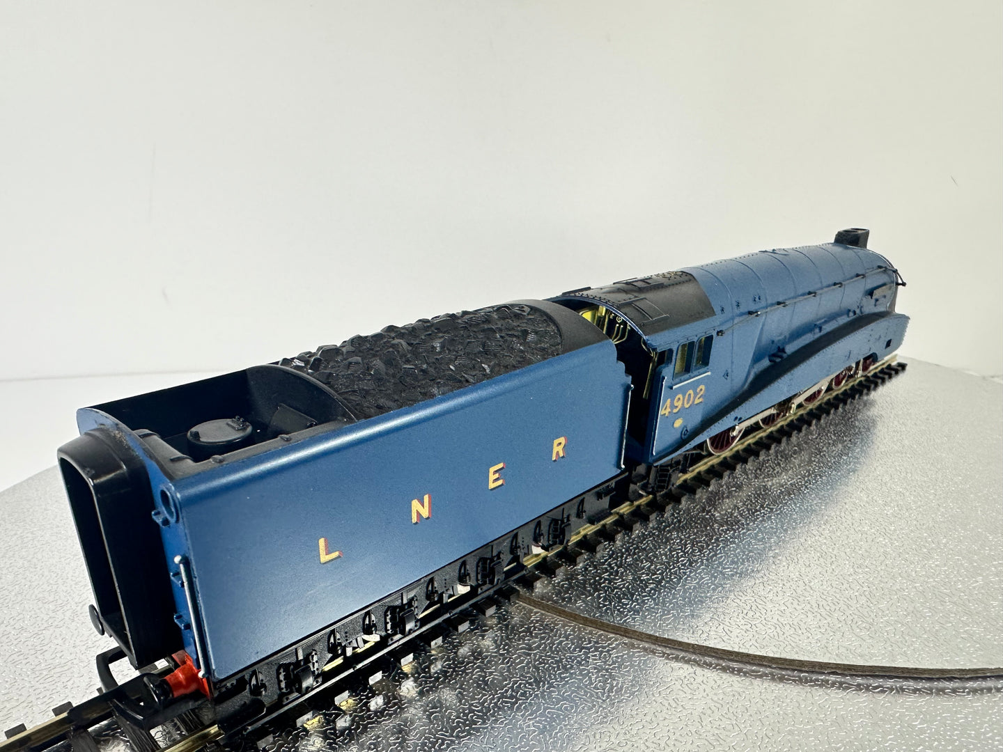 Hornby R372 'Seagull' Class A4 '4902' LNER (OO)