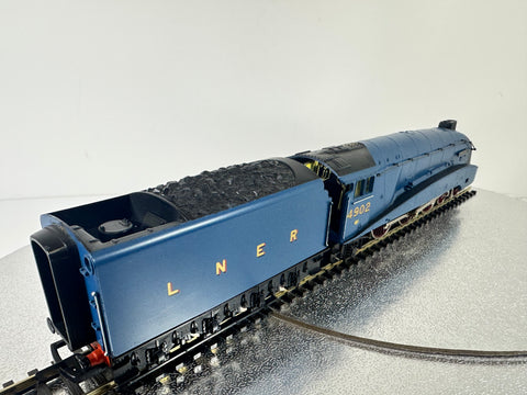 Hornby R372 'Seagull' Class A4 '4902' LNER (OO)