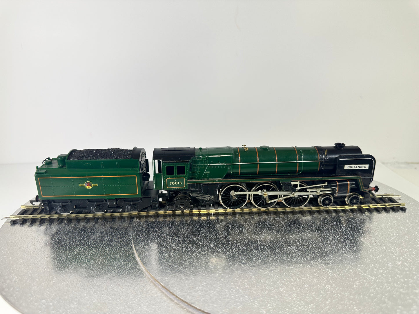 Hornby R552 'Britannia' Class 7MT '70013' Steam Loco (OO)