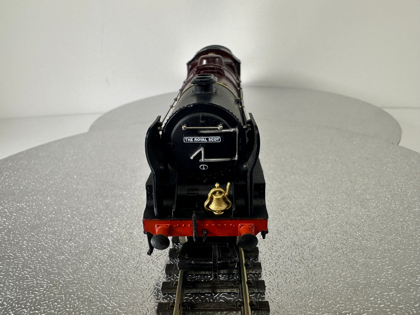 Mainline Class 6P 4-6-0 'Royal Scot' LMS '6100' (OO)