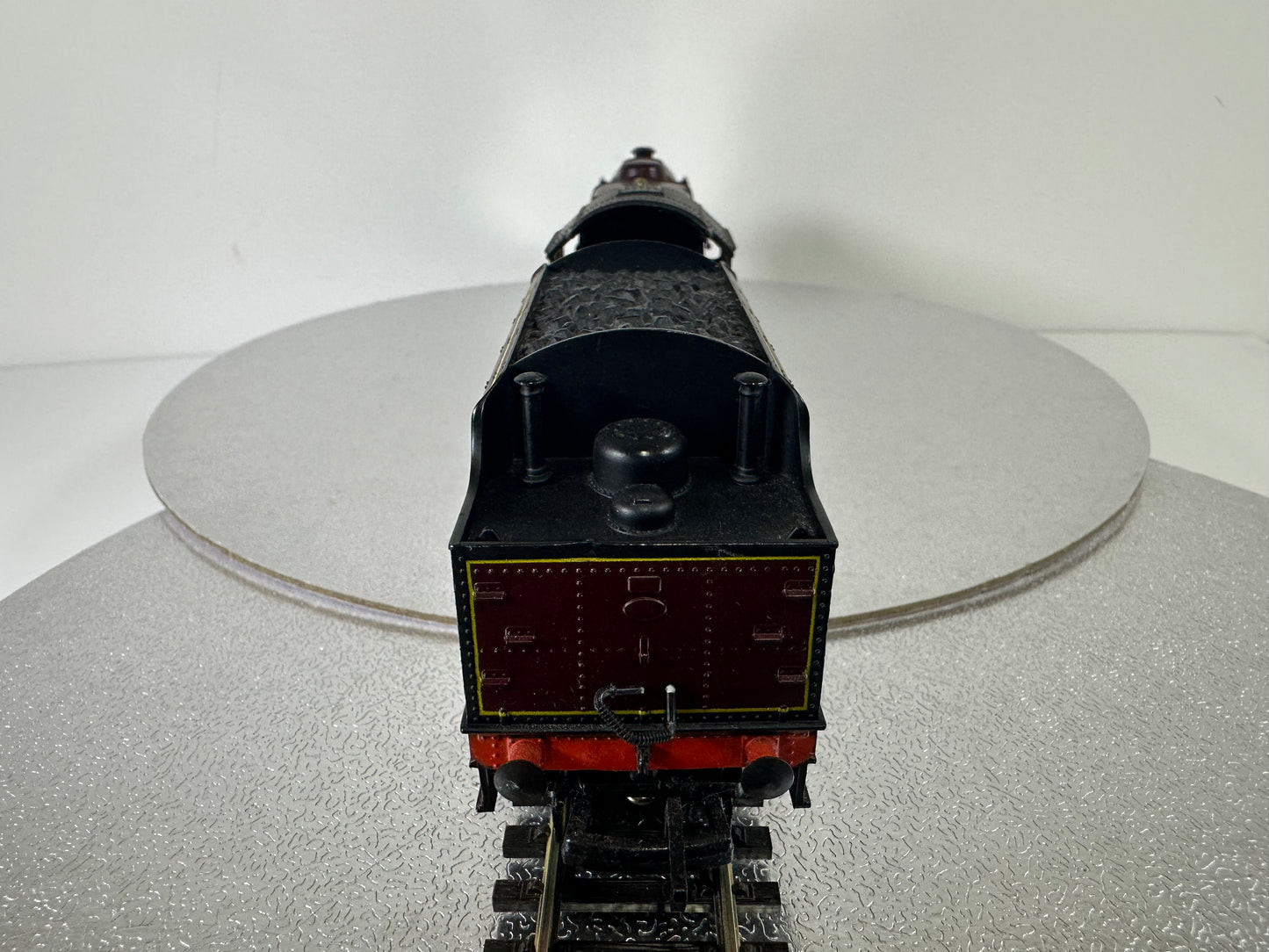 Mainline Class 6P 4-6-0 'Royal Scot' LMS '6100' (OO)