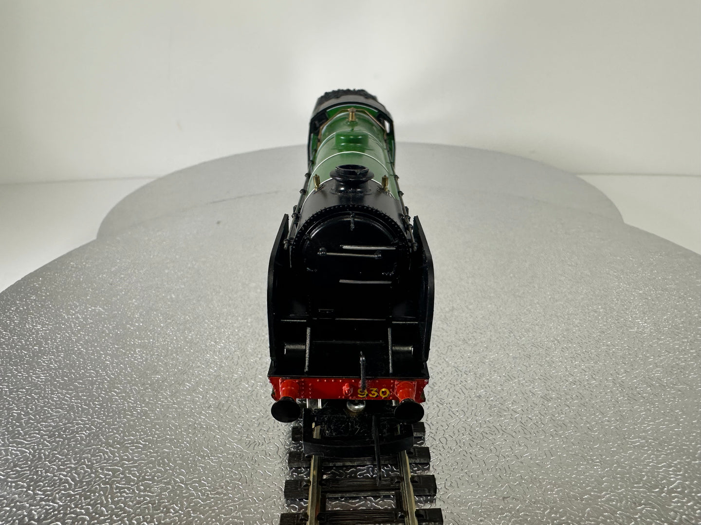 Hornby R2018 Schools Class 'Radley' Southern '930' (OO)