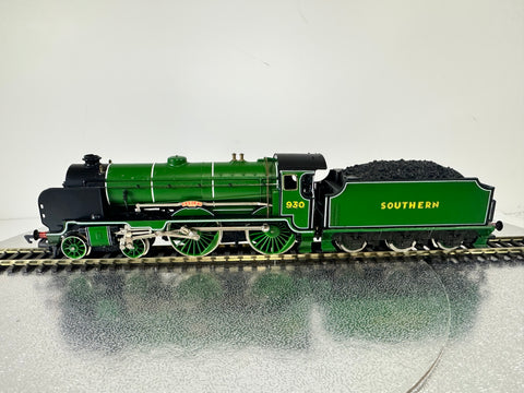 Hornby R2018 Schools Class 'Radley' Southern '930' (OO)