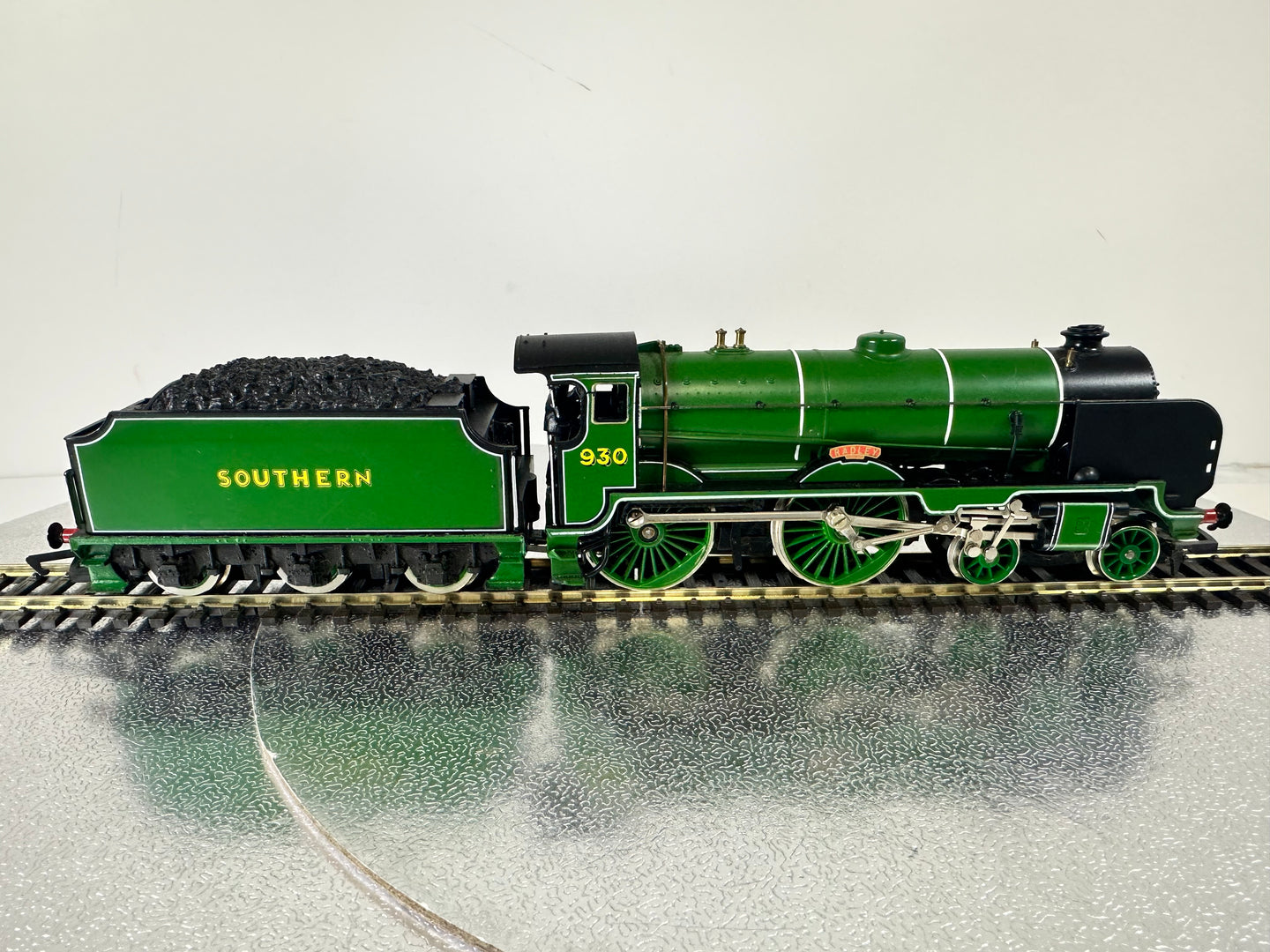 Hornby R2018 Schools Class 'Radley' Southern '930' (OO)
