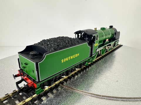 Hornby R2018 Schools Class 'Radley' Southern '930' (OO)