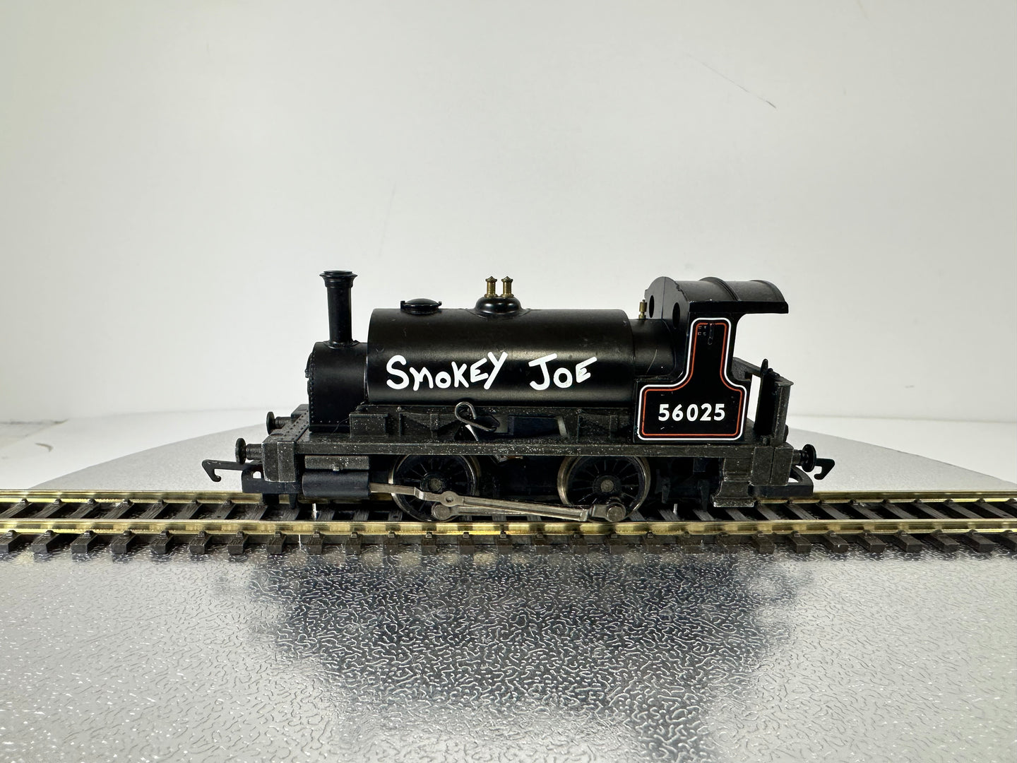 Hornby R782 'Smokey Joe' 0-4-0 '56025' Steam Loco (OO)