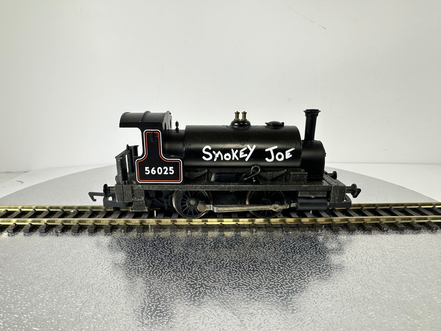 Hornby R782 'Smokey Joe' 0-4-0 '56025' Steam Loco (OO)