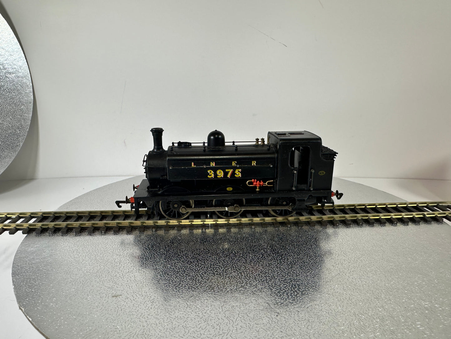 Hornby R2400 Class J52 LNER 0-6-0ST '3975' Steam Loco (OO)